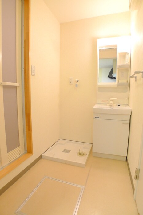 物件内観写真12　(洗濯機置場)