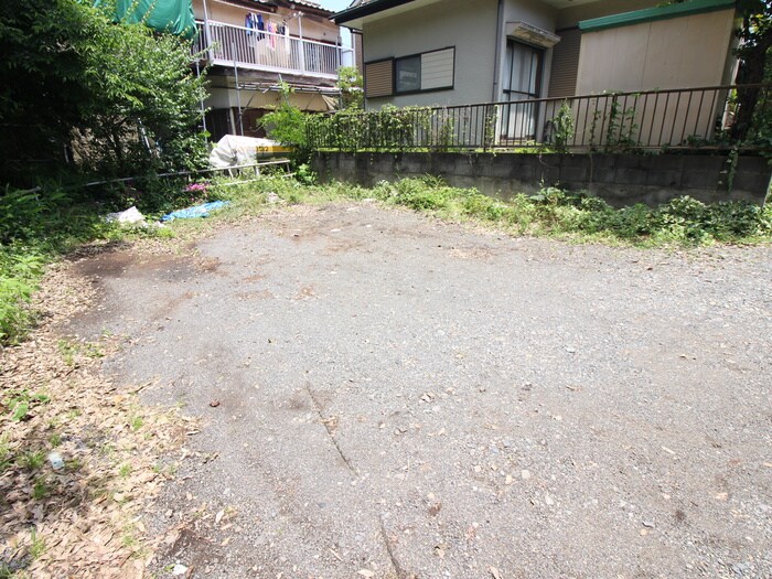 物件外観写真4　(駐車場)