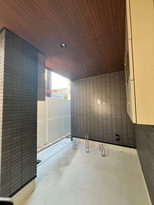 物件外観写真5　(エントランス部分)