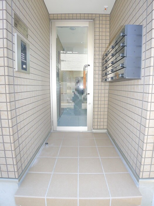 物件外観写真3　(エントランス部分)