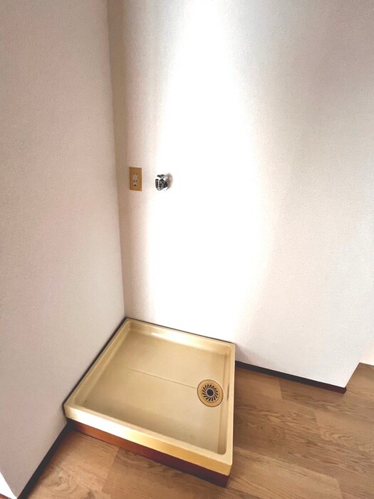 物件内観写真16　(洗濯機置場)