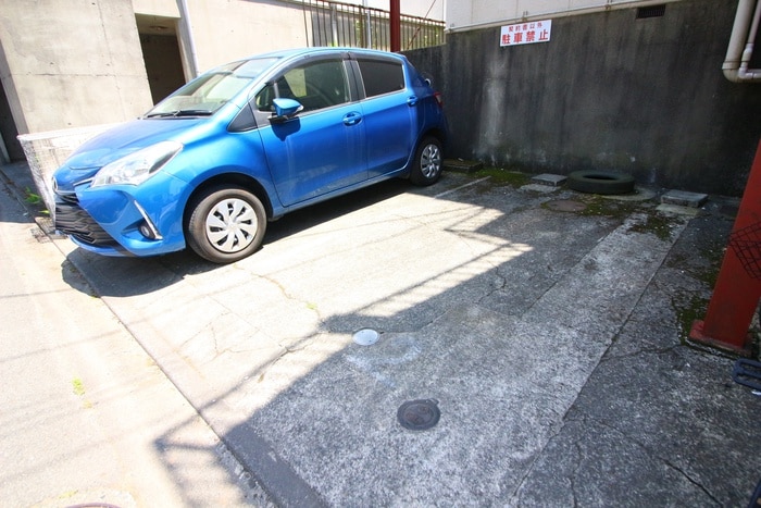 物件外観写真4　(駐車場)