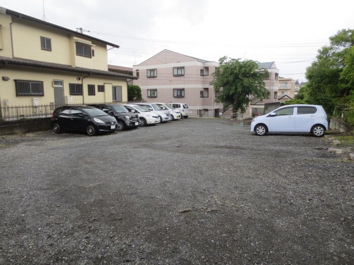 物件外観写真3　(駐車場)