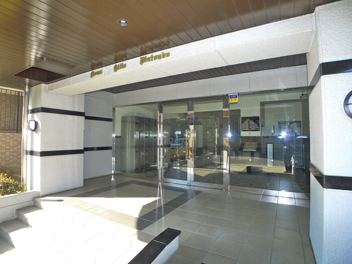 物件外観写真5　(エントランス部分)