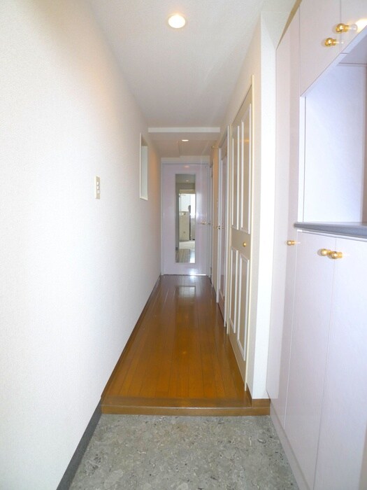 物件内観写真11　(玄関)