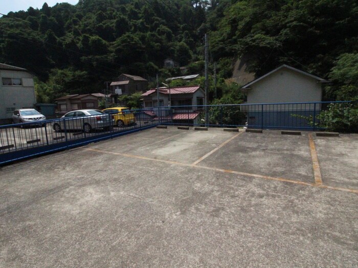 物件外観写真3　(駐車場)