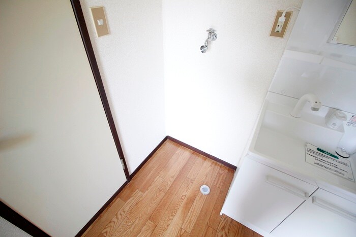 物件内観写真17　(洗濯機置場)