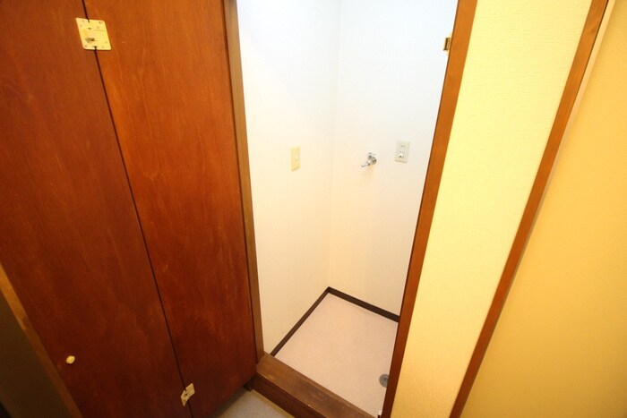 物件内観写真18　(洗濯機置場)