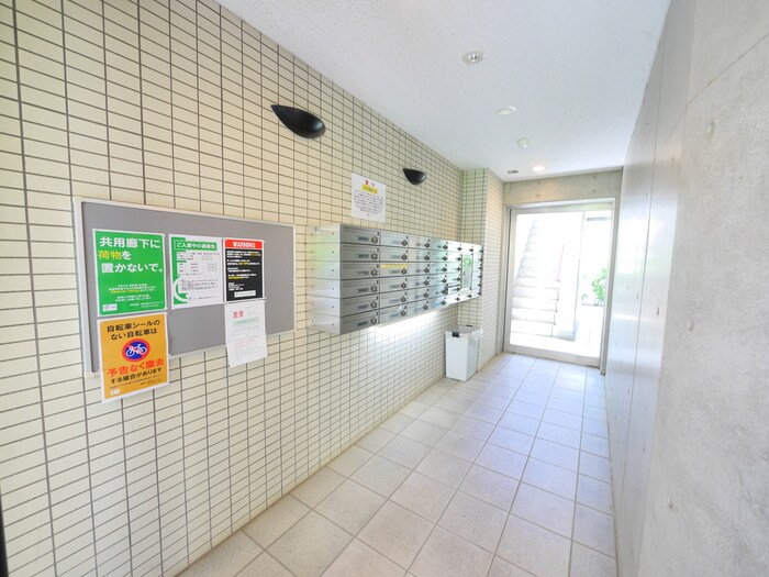 物件外観写真3　(エントランス部分)