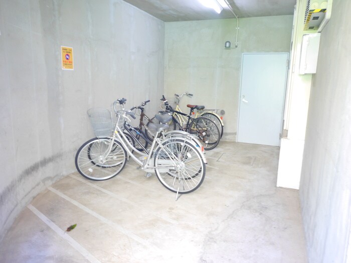物件外観写真6　(駐輪場)