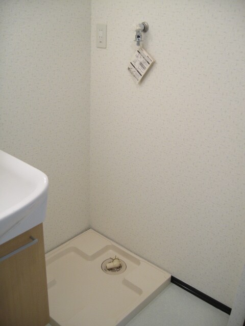 物件内観写真12　(洗濯機置場)