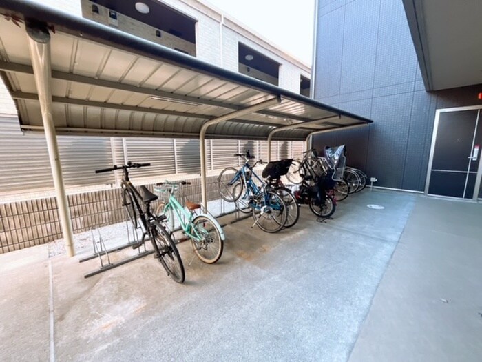 物件外観写真6　(駐輪場)
