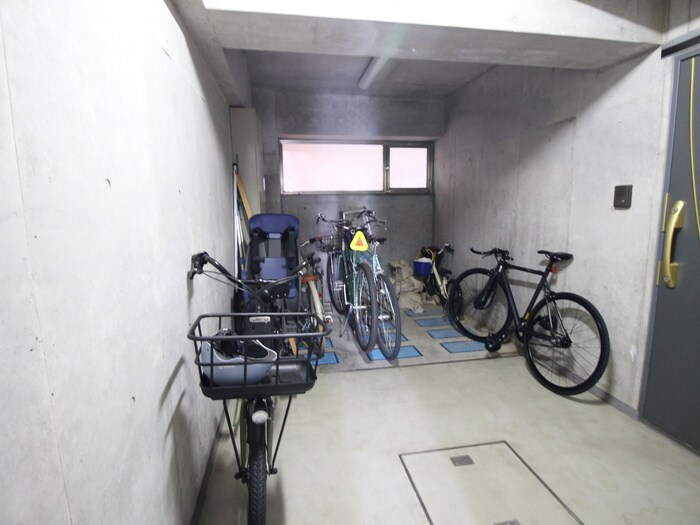 物件外観写真3　(駐輪場)