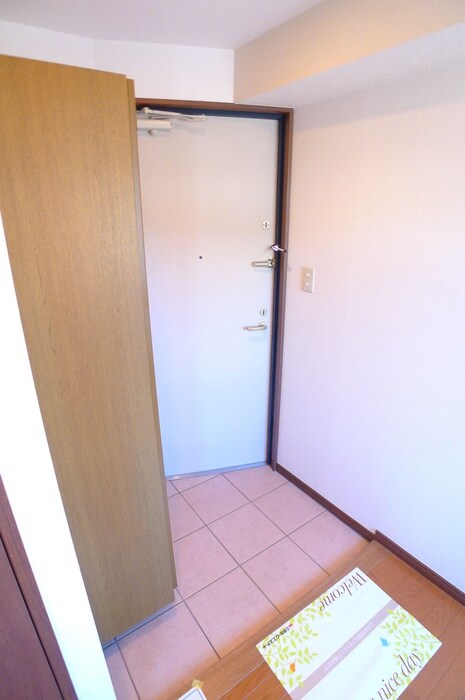 物件内観写真8　(玄関)