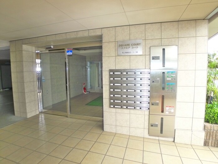 物件外観写真3　(エントランス部分)