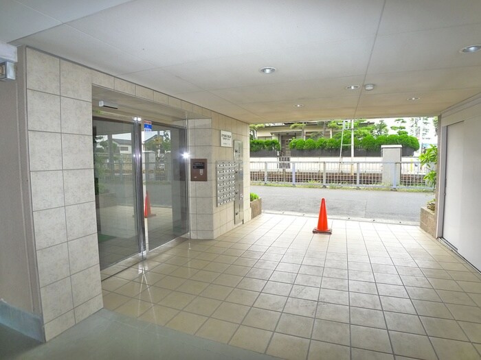 物件外観写真4　(エントランス部分)