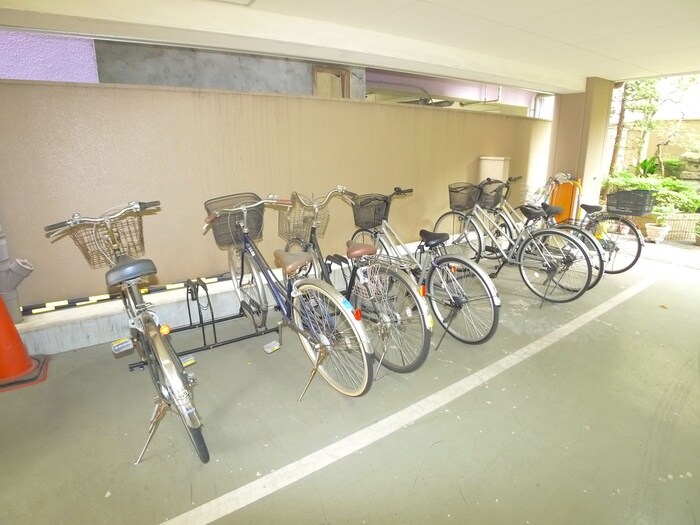 物件外観写真6　(駐輪場)