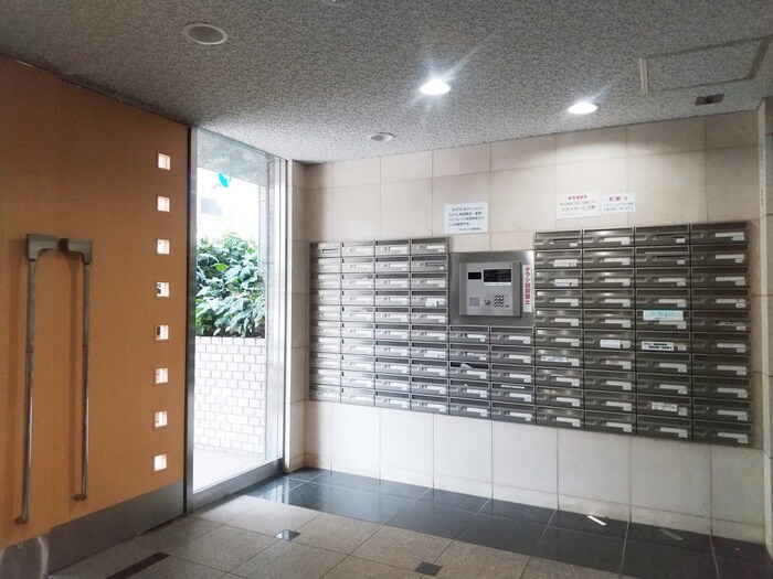 物件外観写真1　(エントランス部分)