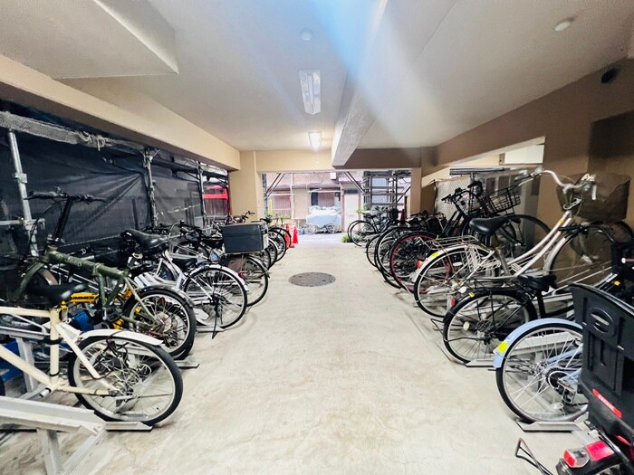 物件外観写真4　(駐輪場)