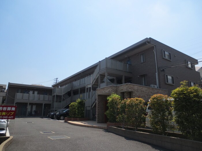 物件外観写真2　(エントランス部分)