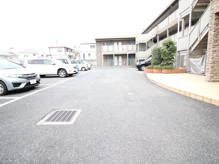 物件外観写真6　(駐車場)
