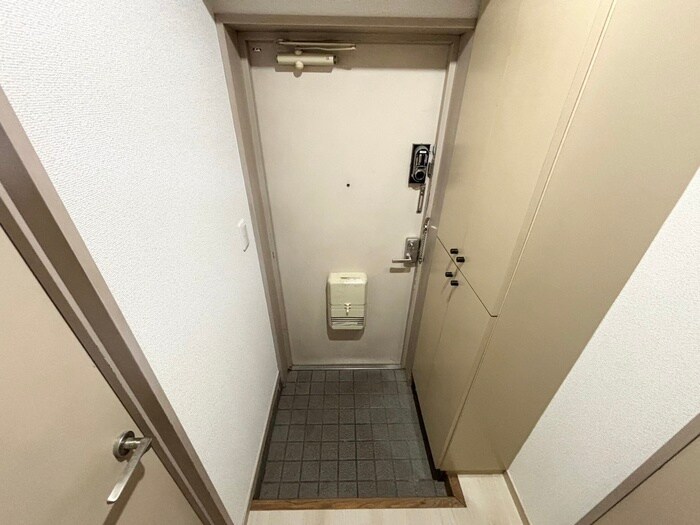 物件内観写真12　(玄関)