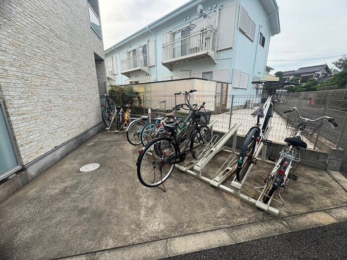 物件外観写真5　(駐輪場)