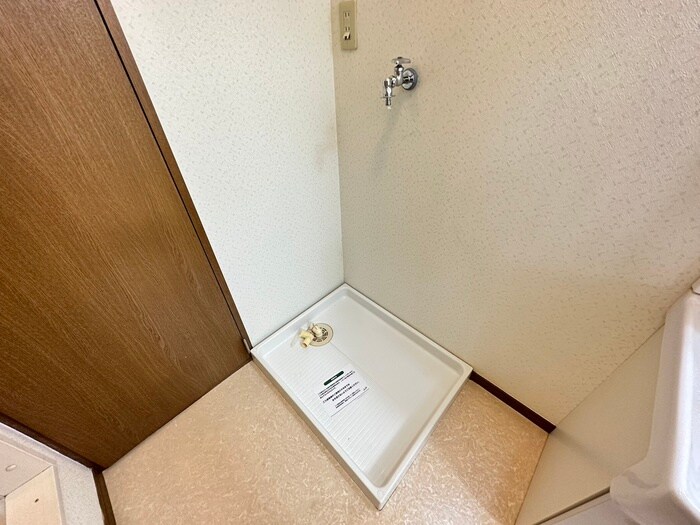 物件内観写真14　(洗濯機置場)