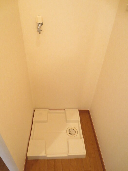 物件内観写真13　(洗濯機置場)