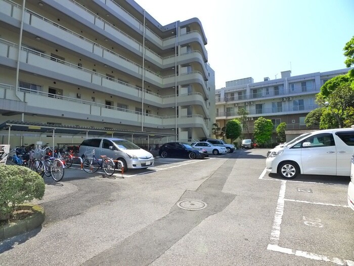 物件外観写真3　(駐車場)