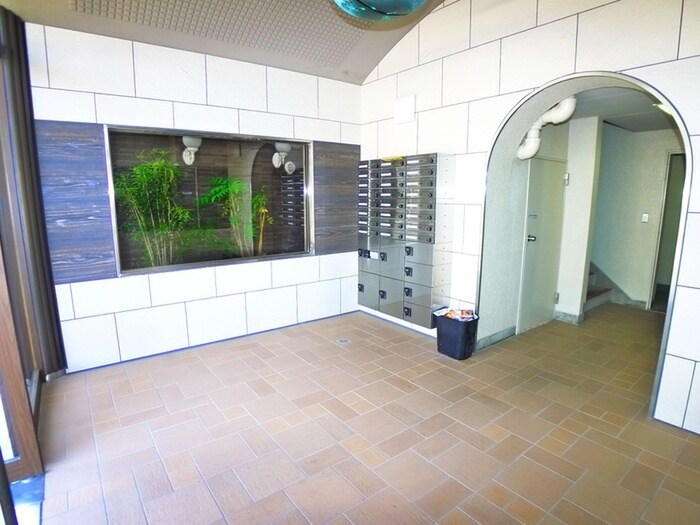 物件外観写真4　(エントランス部分)