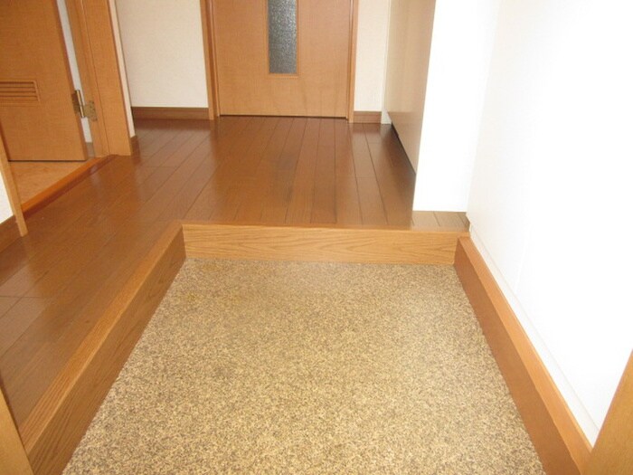 物件内観写真13　(玄関)