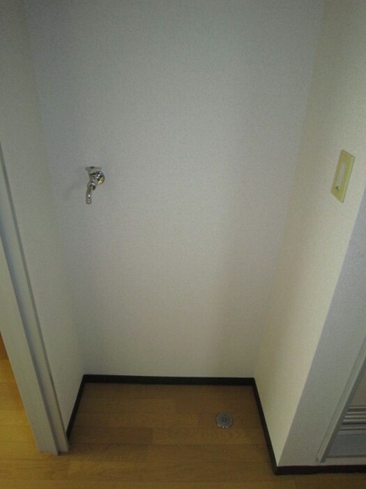 物件内観写真15　(洗濯機置場)