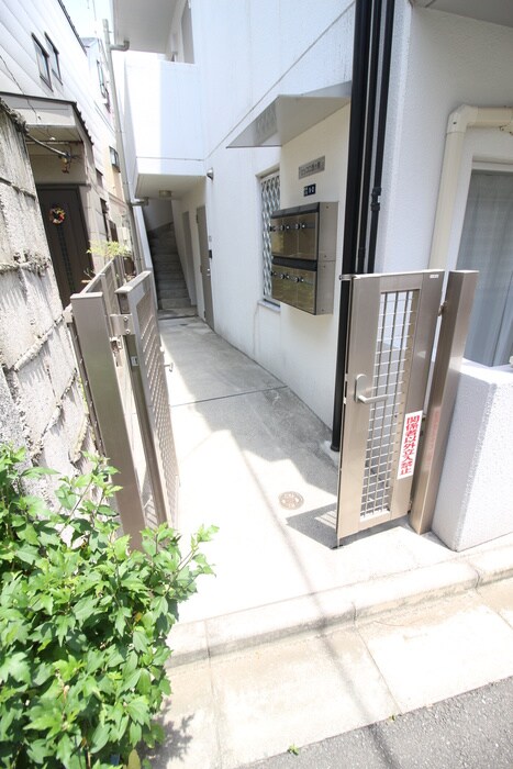 物件外観写真5　(エントランス部分)