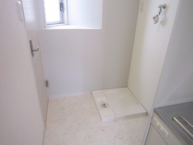 物件内観写真12　(洗濯機置場)