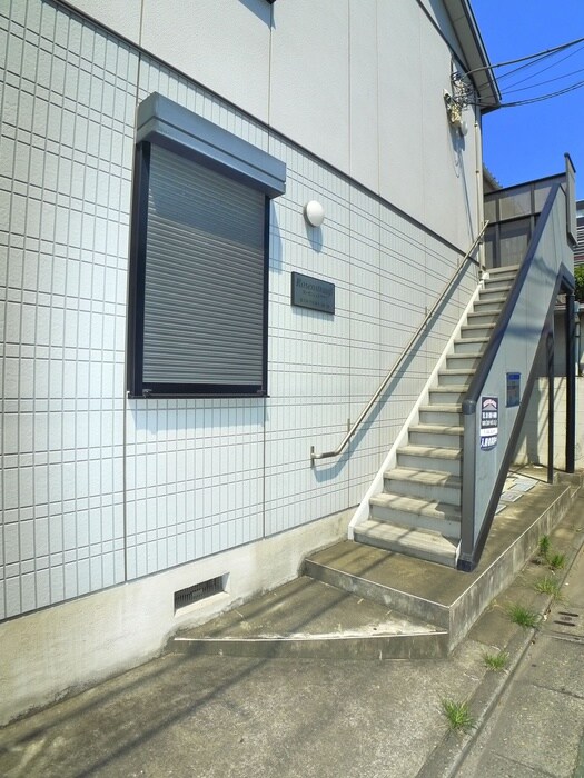 物件外観写真3　(エントランス部分)