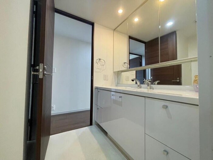 物件内観写真8　(洗面)