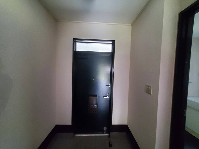 物件内観写真7　(玄関)