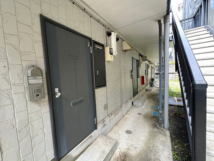 物件外観写真3　(エントランス部分)