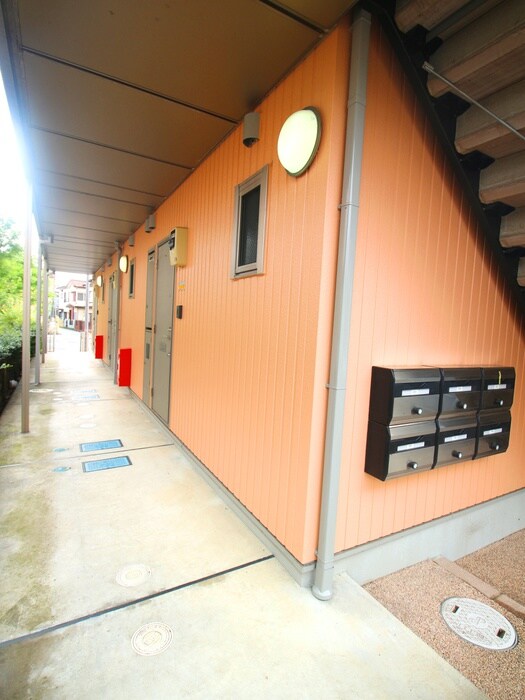 物件外観写真4　(エントランス部分)