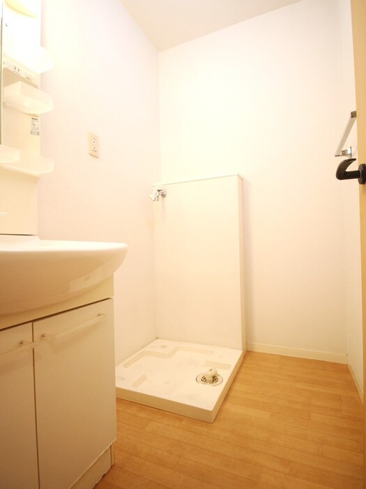 物件内観写真16　(洗濯機置場)