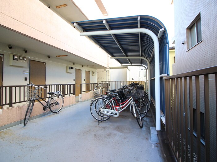 物件外観写真3　(駐輪場)