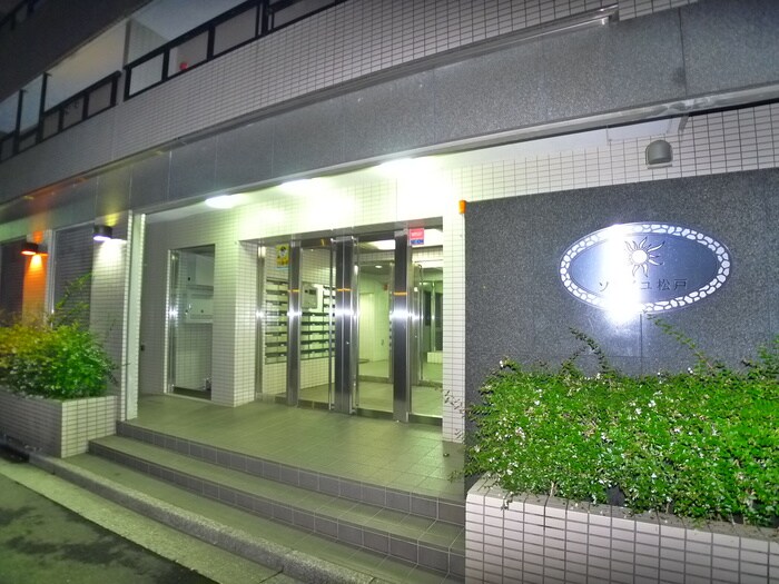 物件外観写真3　(エントランス部分)