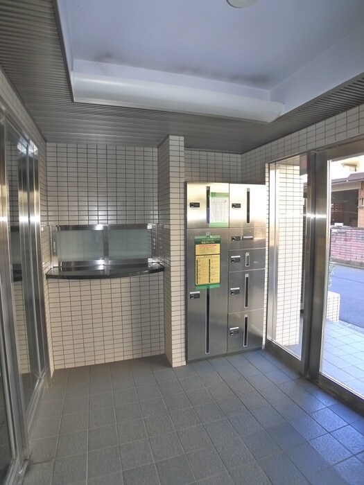 物件外観写真4　(エントランス部分)