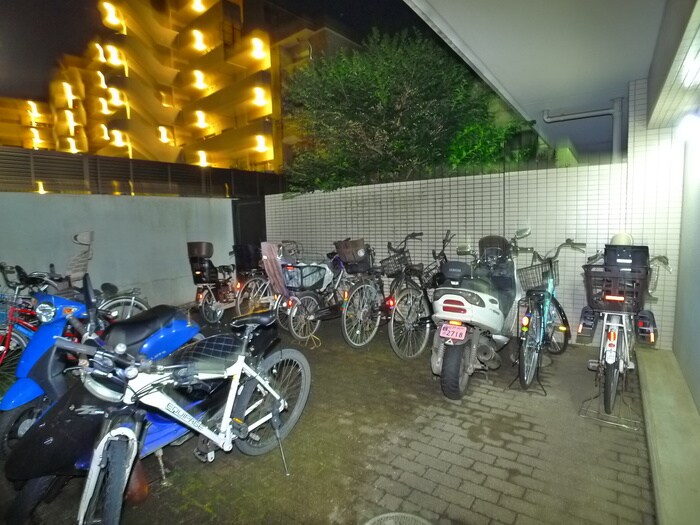 物件外観写真6　(駐輪場)
