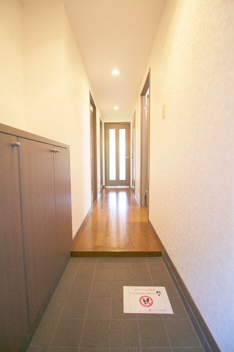 物件内観写真13　(玄関)