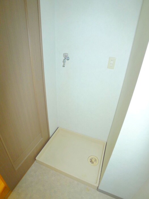 物件内観写真18　(洗濯機置場)