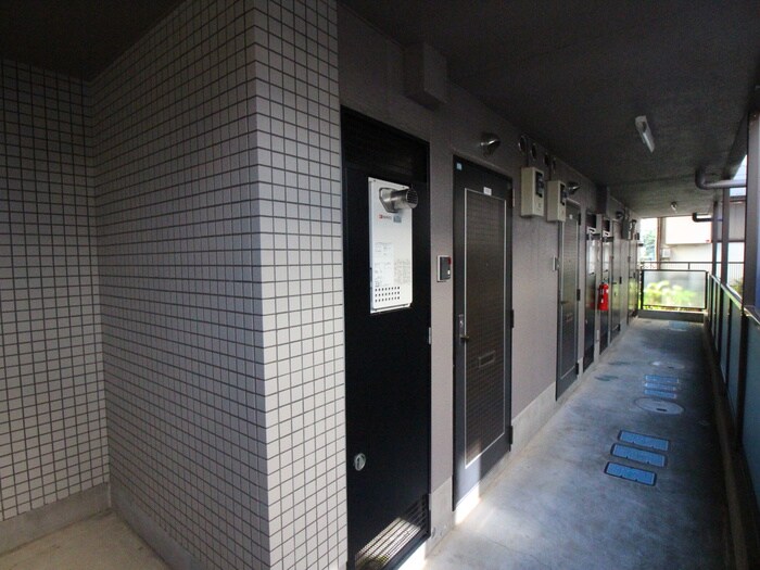 物件外観写真6　(エントランス部分)