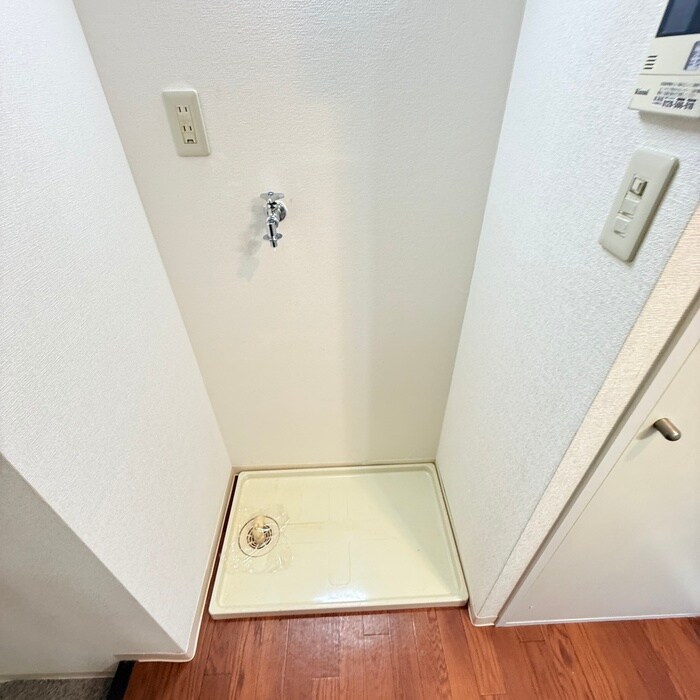 物件内観写真11　(洗濯機置場)