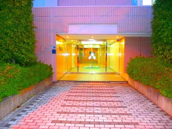 物件外観写真3　(エントランス部分)